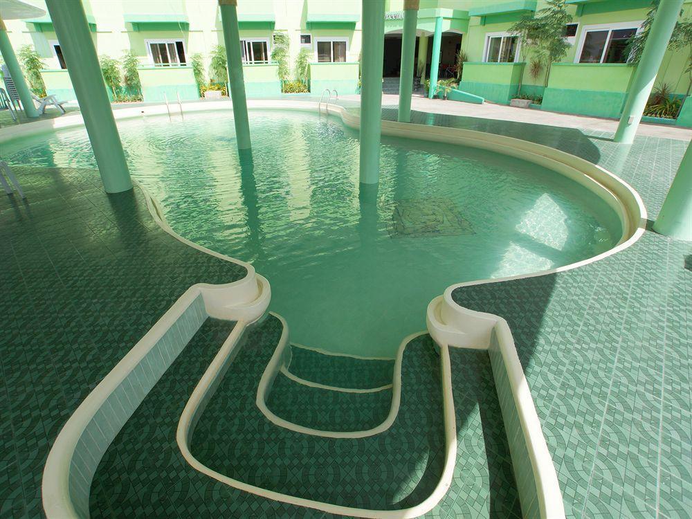 Green One Hotel Мактан Экстерьер фото