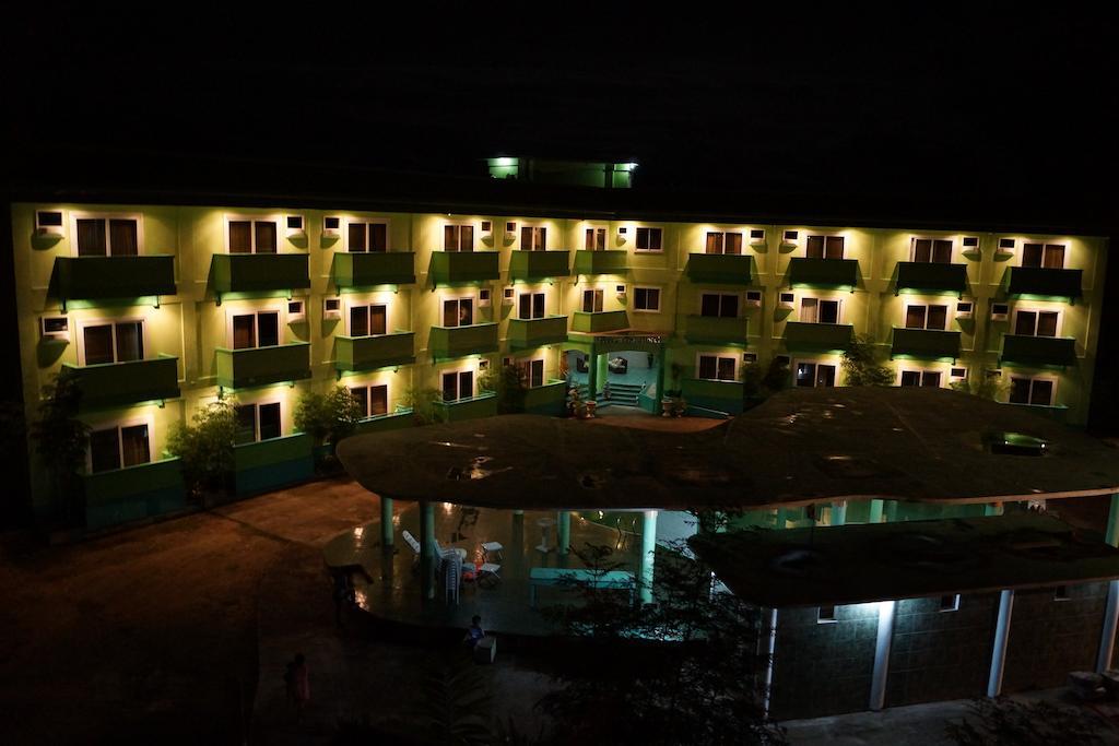 Green One Hotel Мактан Экстерьер фото