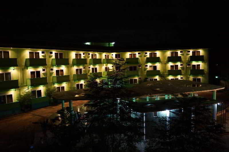 Green One Hotel Мактан Экстерьер фото