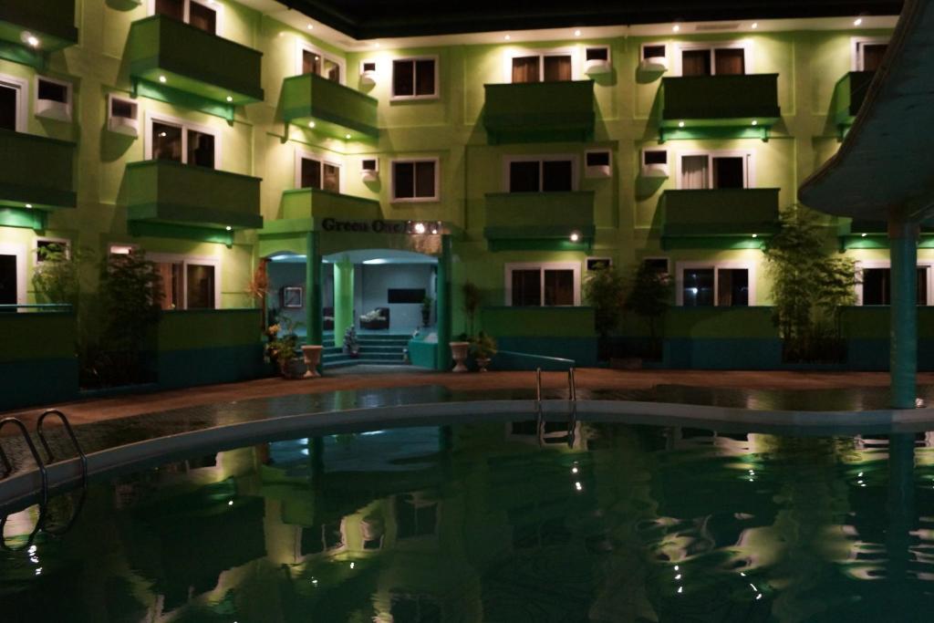 Green One Hotel Мактан Экстерьер фото