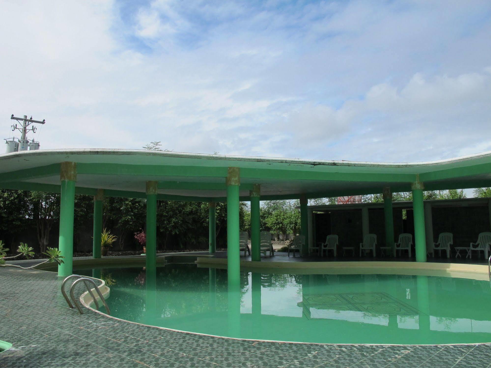 Green One Hotel Мактан Экстерьер фото